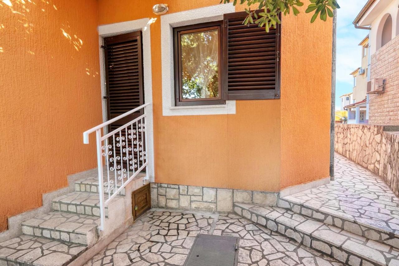 Orhideja Apartment With Private Backyard Premantura Ngoại thất bức ảnh