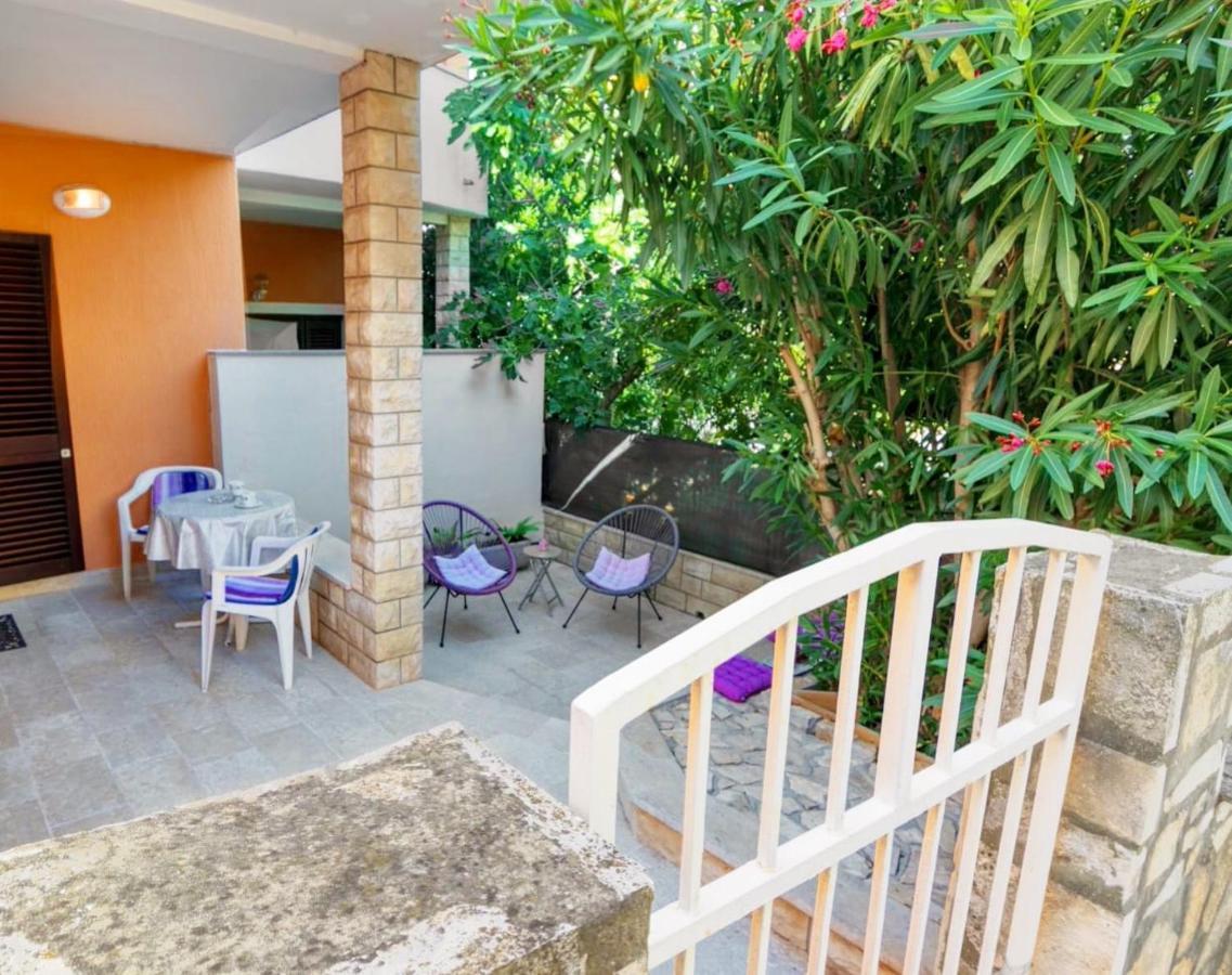 Orhideja Apartment With Private Backyard Premantura Ngoại thất bức ảnh